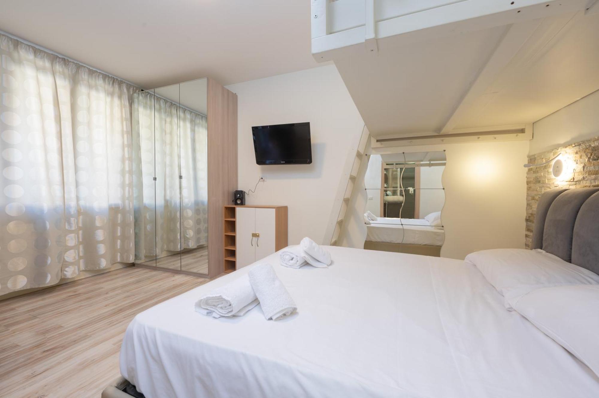 Incantevole Location Fronte Lago Sirmione Eksteriør billede