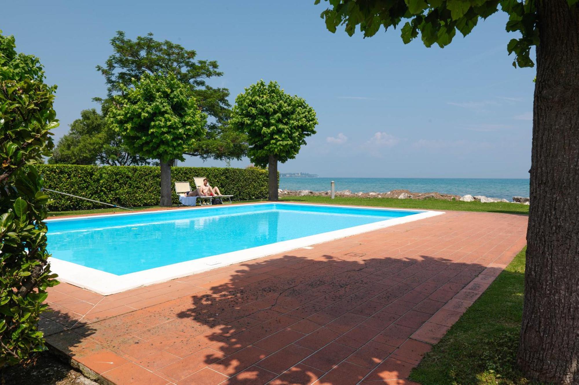Incantevole Location Fronte Lago Sirmione Eksteriør billede